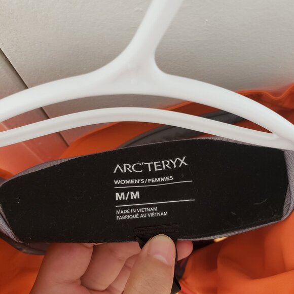 Arc'teryx snowboarding/ skiing Rush Jacket women M - Picture 2 of 11